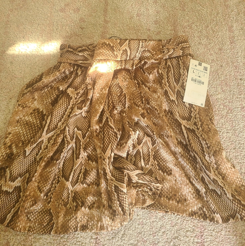 NWT Zara snakeprint shorts